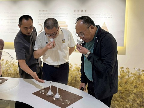 四川省温泉旅游协会会长晏学平带队考察天府香疗研究院